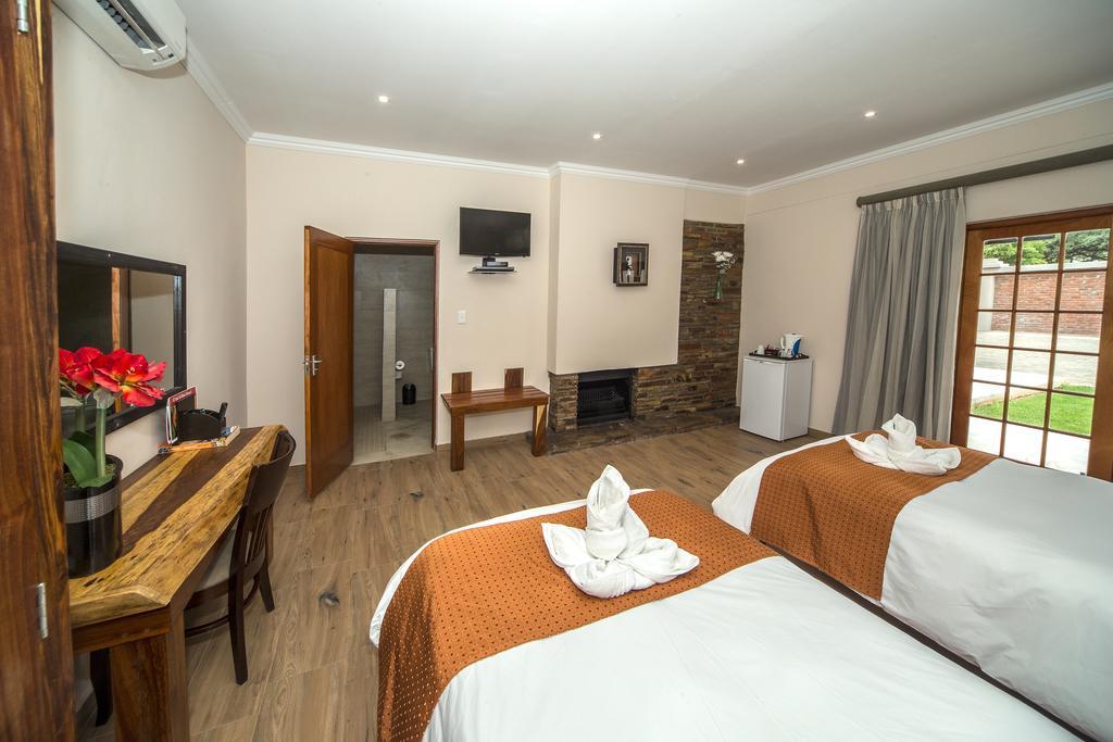 Casa Forno Country Hotel Otjiwarongo Esterno foto