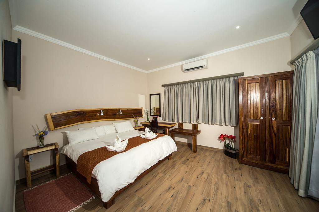 Casa Forno Country Hotel Otjiwarongo Esterno foto
