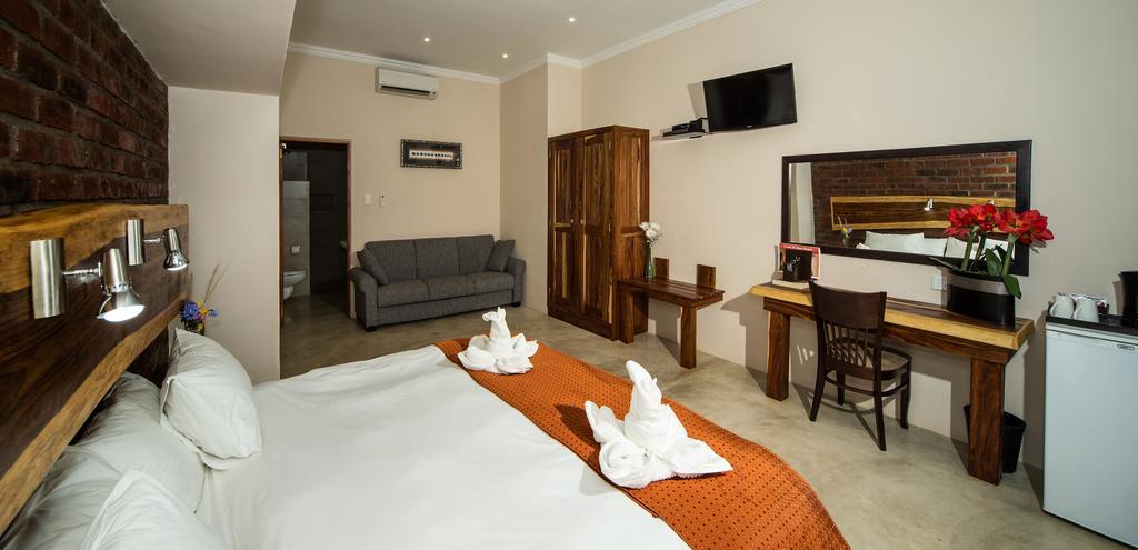Casa Forno Country Hotel Otjiwarongo Esterno foto