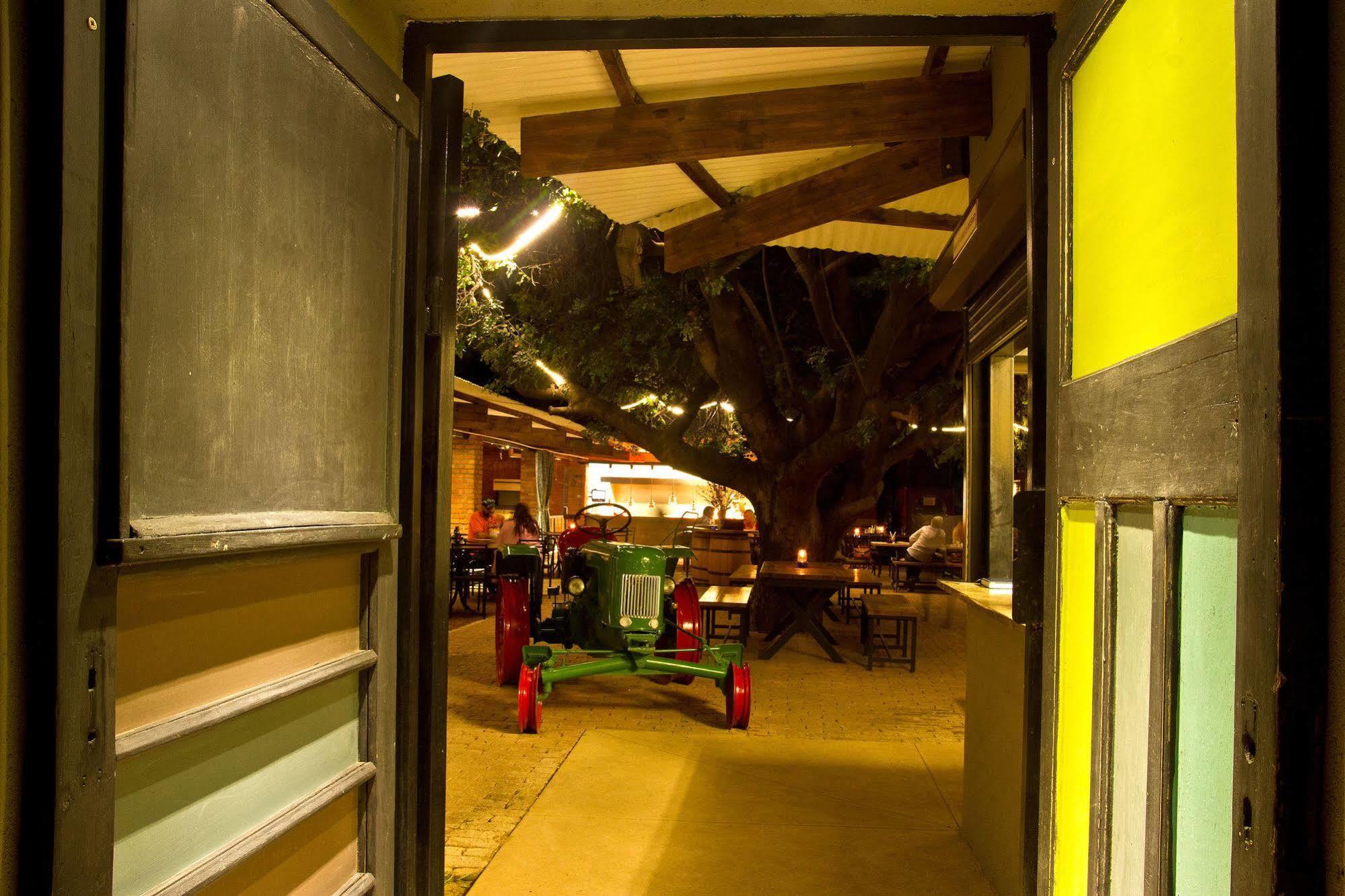 Casa Forno Country Hotel Otjiwarongo Esterno foto