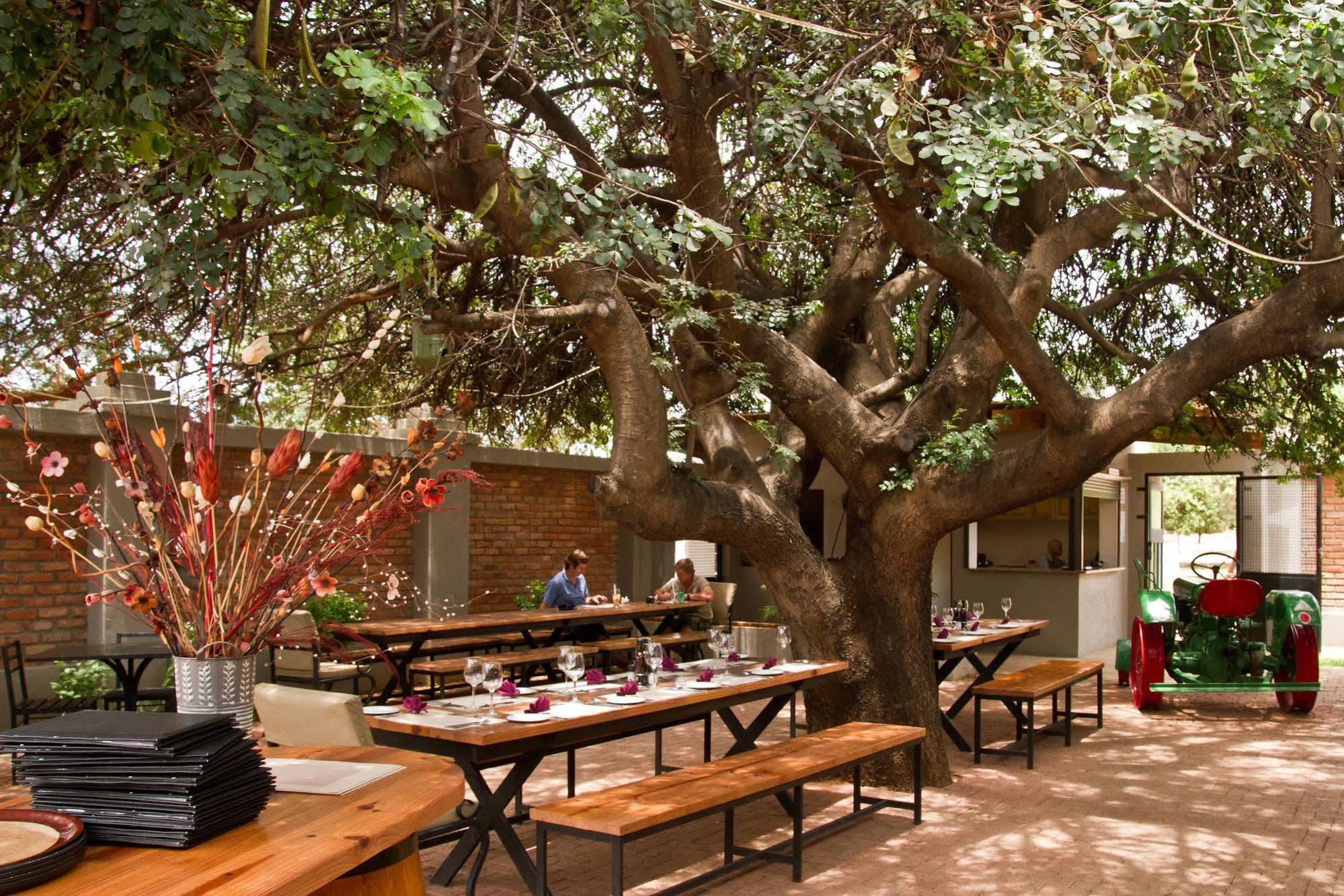 Casa Forno Country Hotel Otjiwarongo Esterno foto