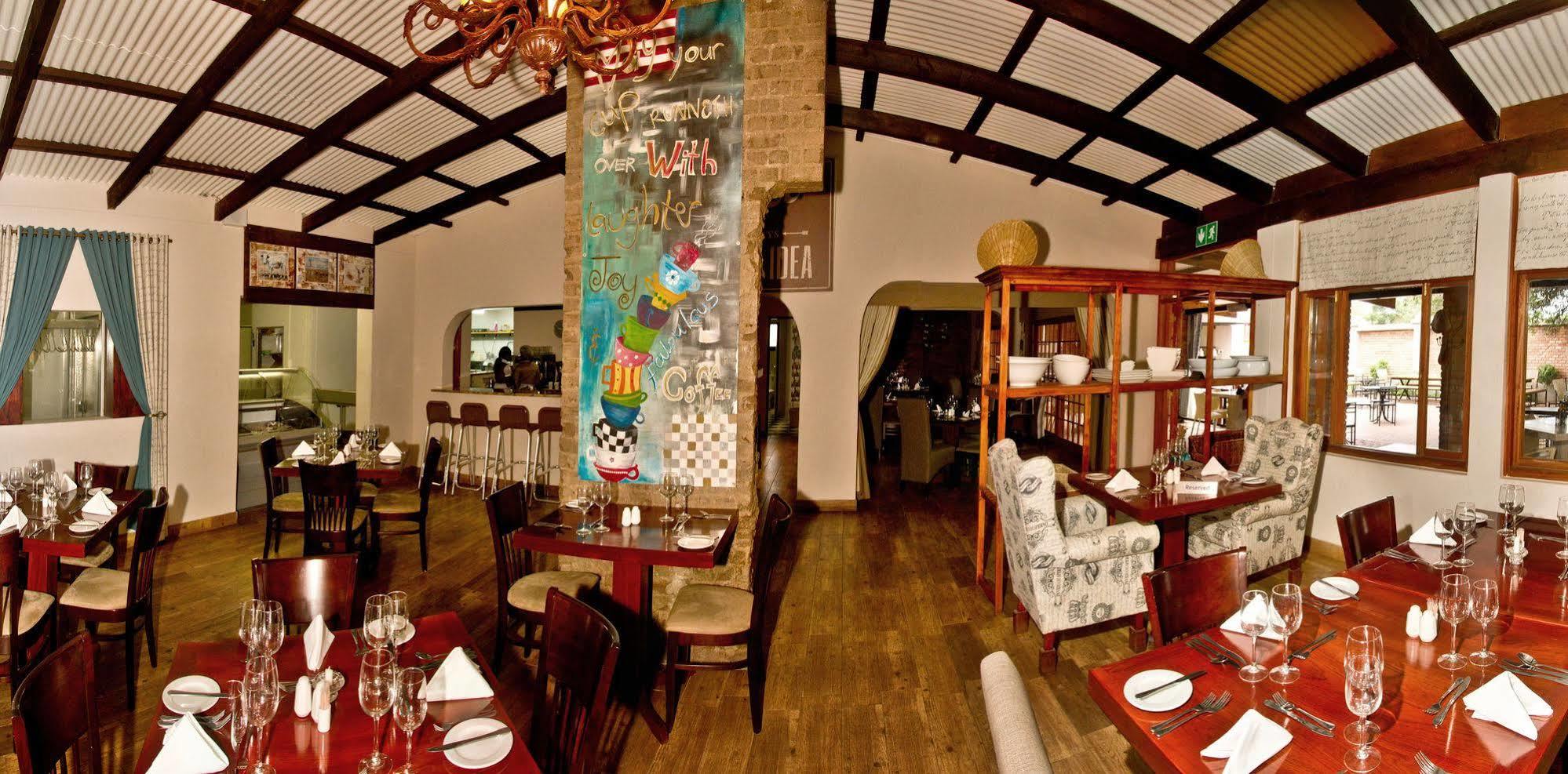 Casa Forno Country Hotel Otjiwarongo Esterno foto