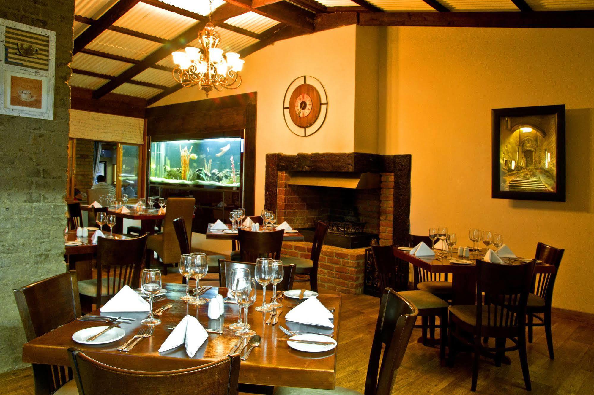 Casa Forno Country Hotel Otjiwarongo Esterno foto
