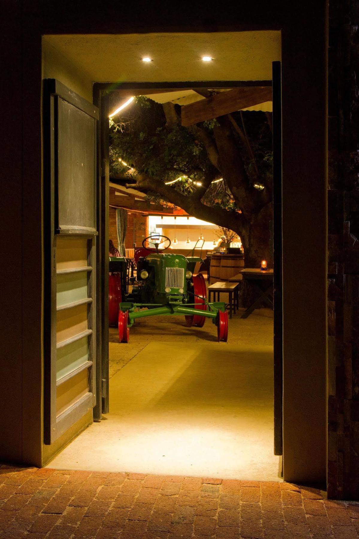 Casa Forno Country Hotel Otjiwarongo Esterno foto